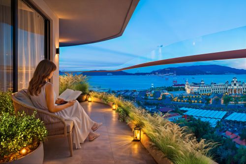 Anh Nguyen Oceanfront Horizon: Khoảng lặng nghệ thuật giữa nhịp sống sôi động của Nha Trang
