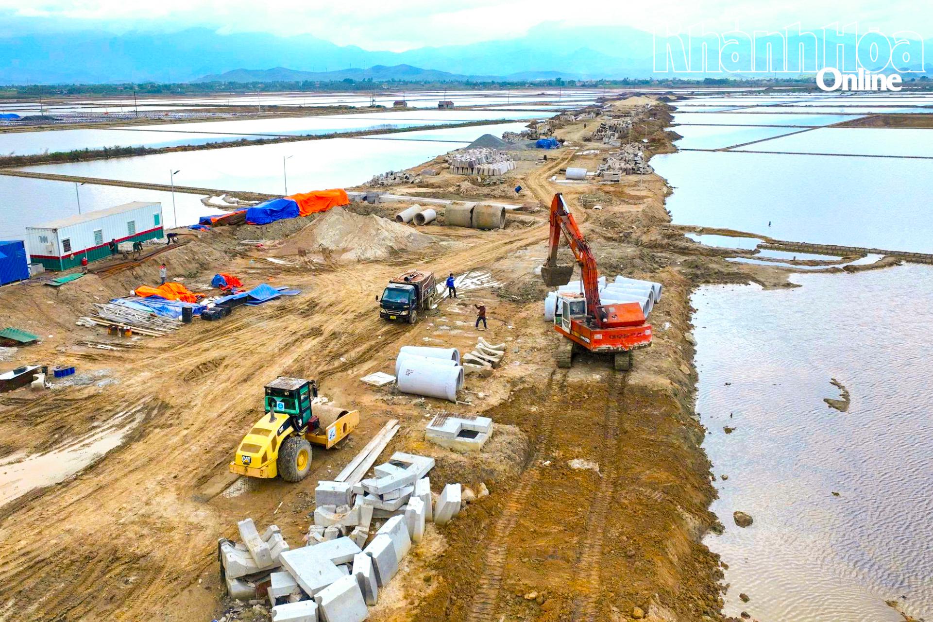 duong-ven-bien-van-luong-ninh-hoa.-20261015130551-copy-20261015215339